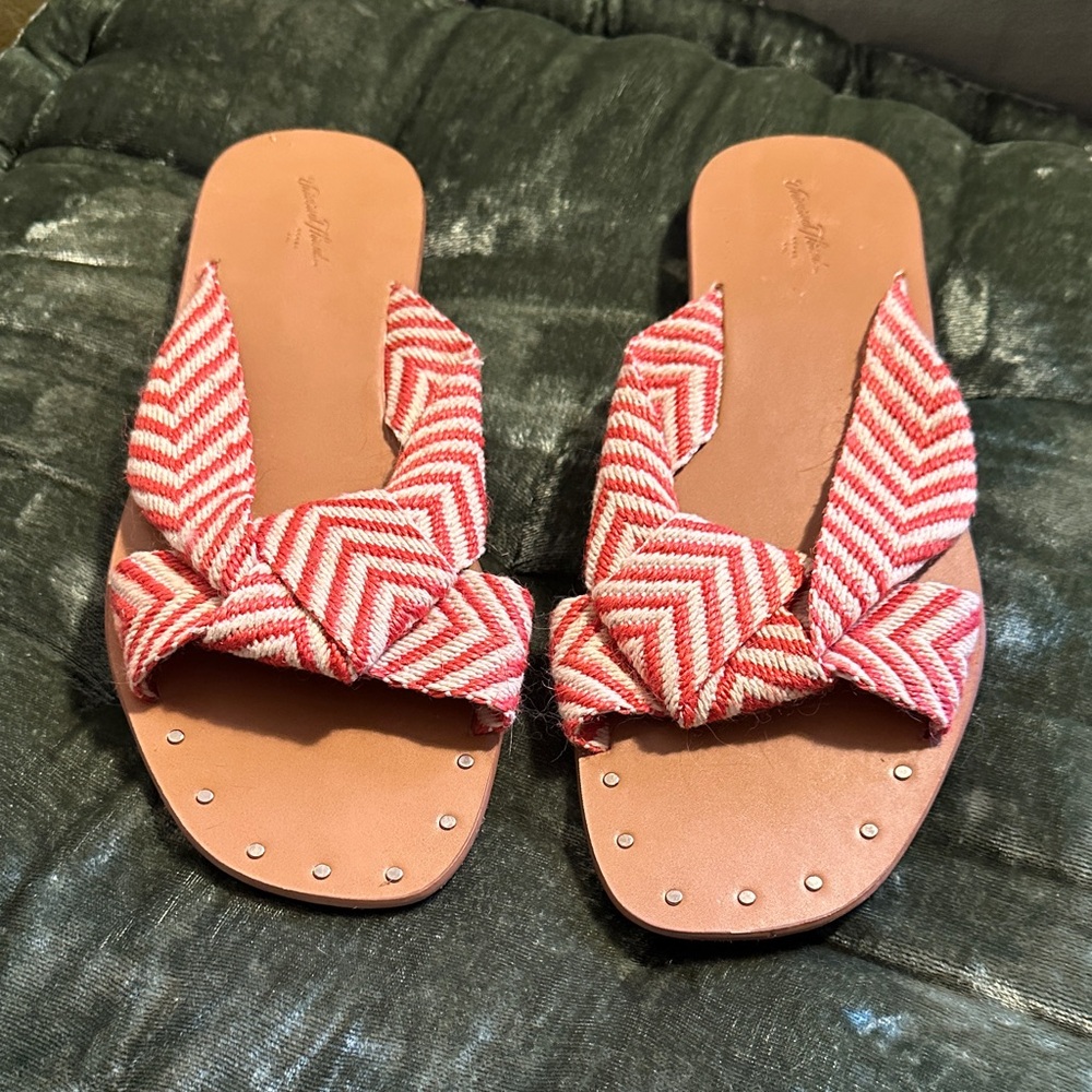 Universal Thread Red and White Chevron Sandals